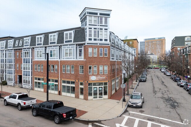 Alt Building - Doglas Park at Tremont Street