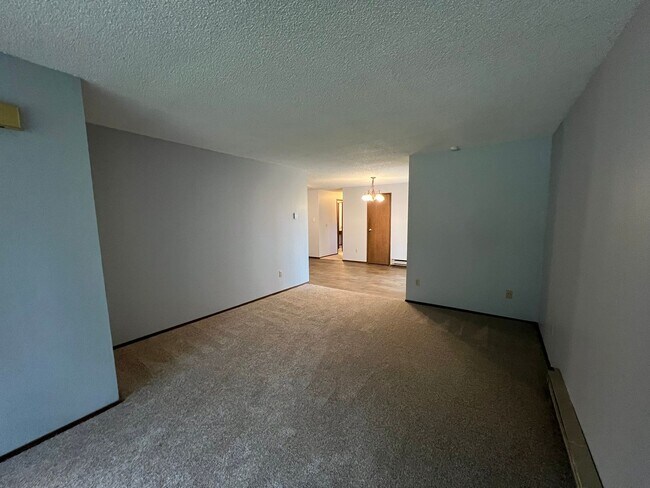 Foto del edificio - New Paint & Flooring! (Water & Garbage Included)