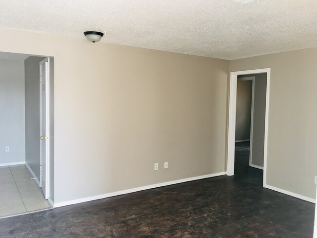 Foto del edificio - Nice 3-bed 1-bath home for rent in SE OKC.