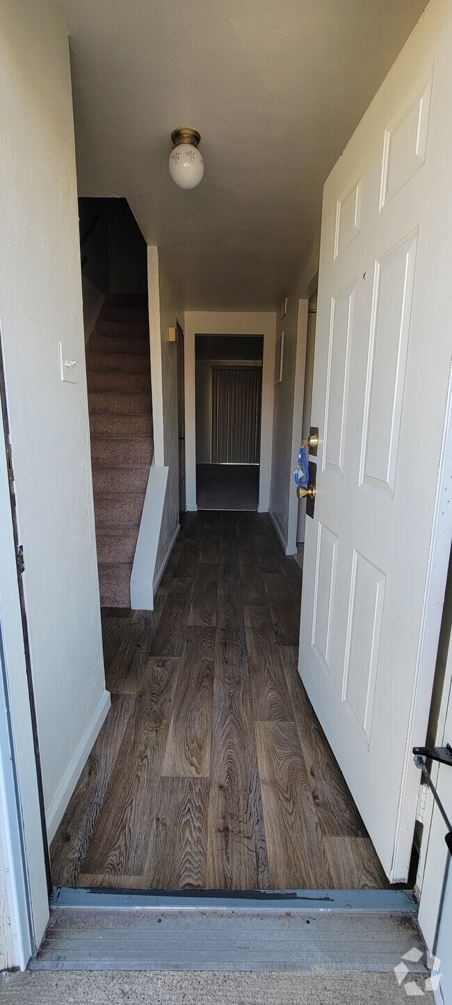 Markvue Manor Apartments for Rent with Washer & Dryer Irwin, PA 1