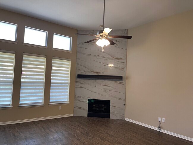 Foto del edificio - 1813 Angel Falls Dr