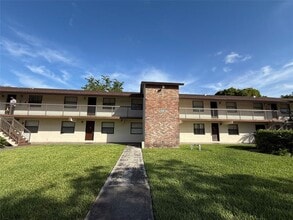 Building Photo - 6040 Shaker Wood Cir