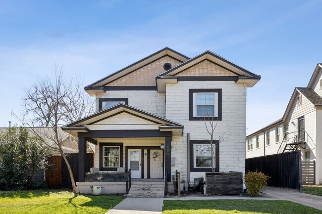 Building Photo - 605 S Oak Cliff Blvd