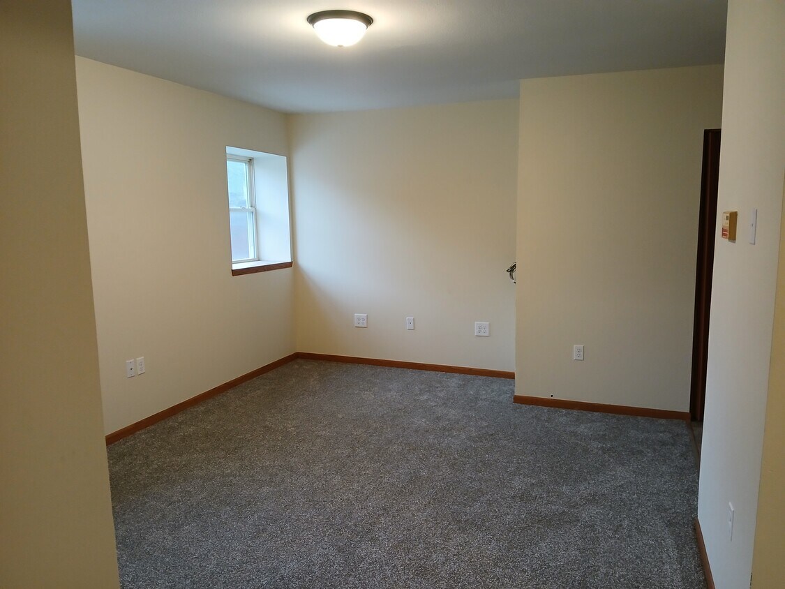 302 Railroad St Unit 2, Elroy, WI 53929 Apartments in Elroy, WI