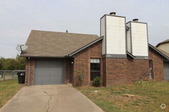 Building Photo - 223-225 Skylark Ct