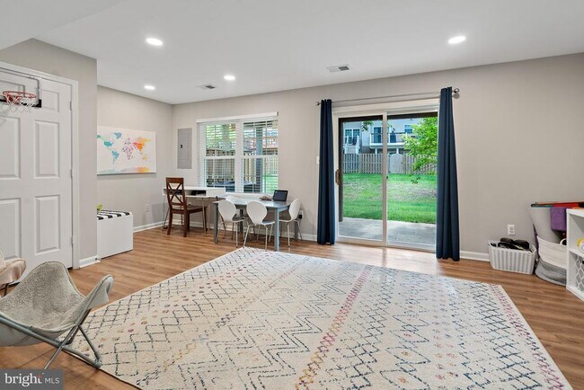Foto del edificio - 6637 Kelsey Point Cir
