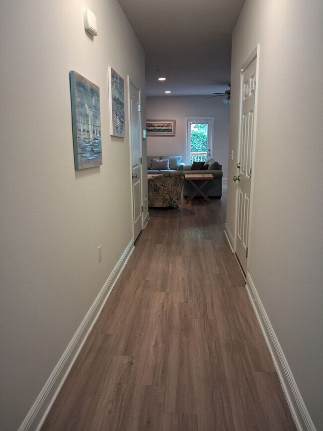 Foto del edificio - 7562 Shadow Lake Dr