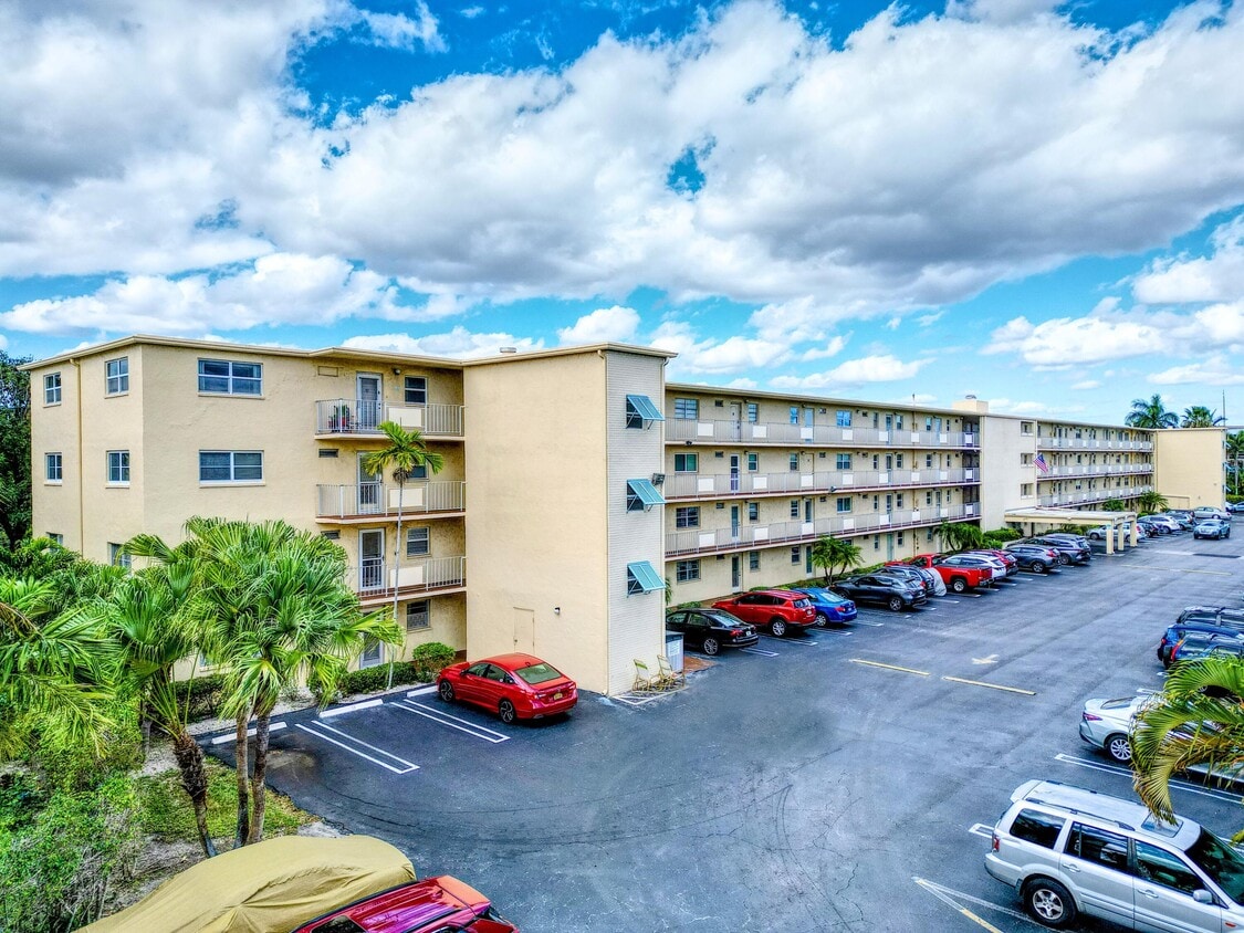 Foto principal - 2615 NE 3rd Ct