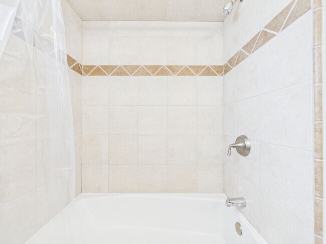 Foto del edificio - 2 Bedroom Condo at Kimberly Place in Monterey