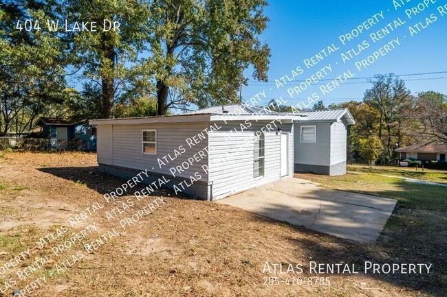 Building Photo - Charming 3-Bedroom Home on W Lake Drive – ...