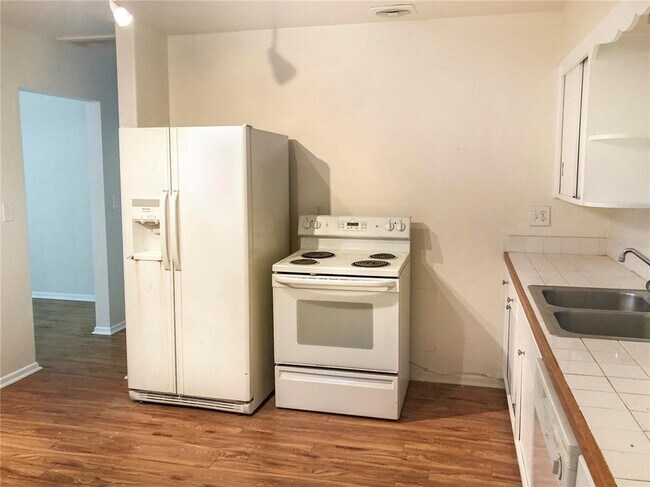 Foto del edificio - 2421 Grove St