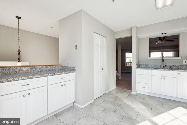 Building Photo - 1340 Waterway Ct