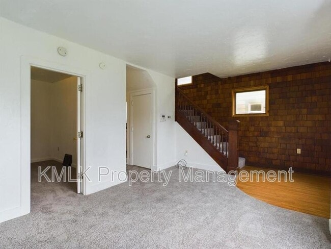 Building Photo - 529 Gage St