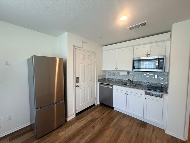 Foto del edificio - Get your own private place to call home!