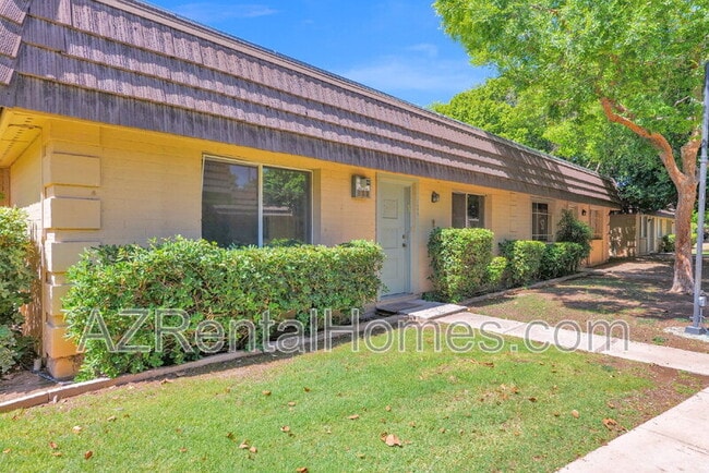 Building Photo - 1622 E Coronado Dr