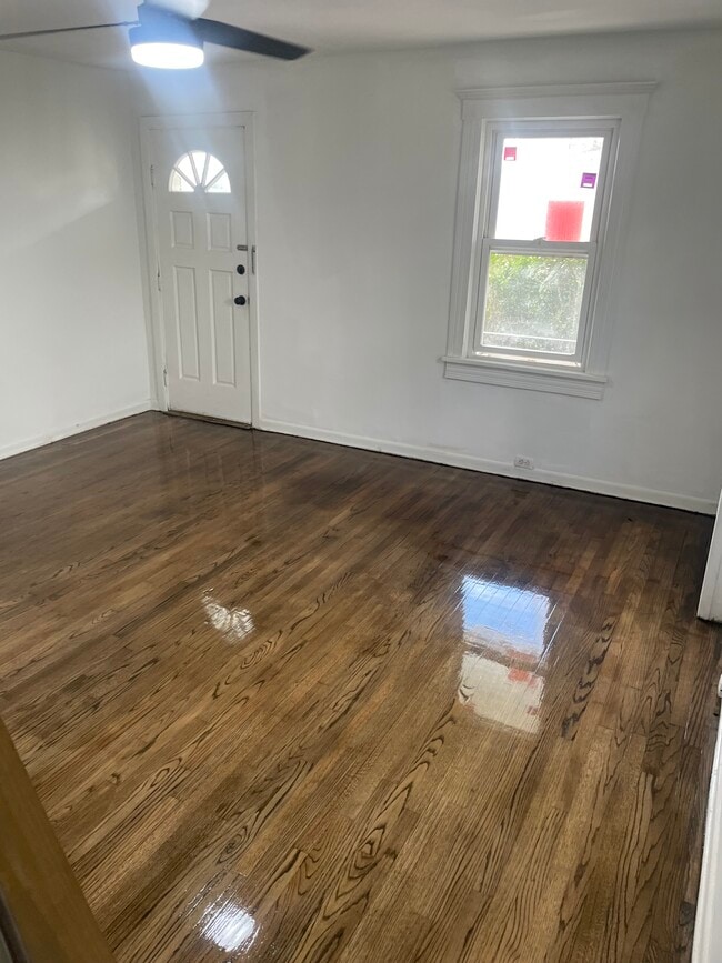 SALA DE ESTAR - 275 Roosevelt St