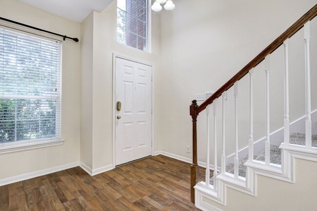 Building Photo - ***MOVE-IN SPECIAL: ONE WEEK FREE***Spacio...