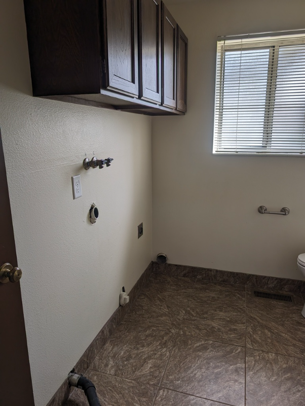 Building Photo - 516 Leona Ln