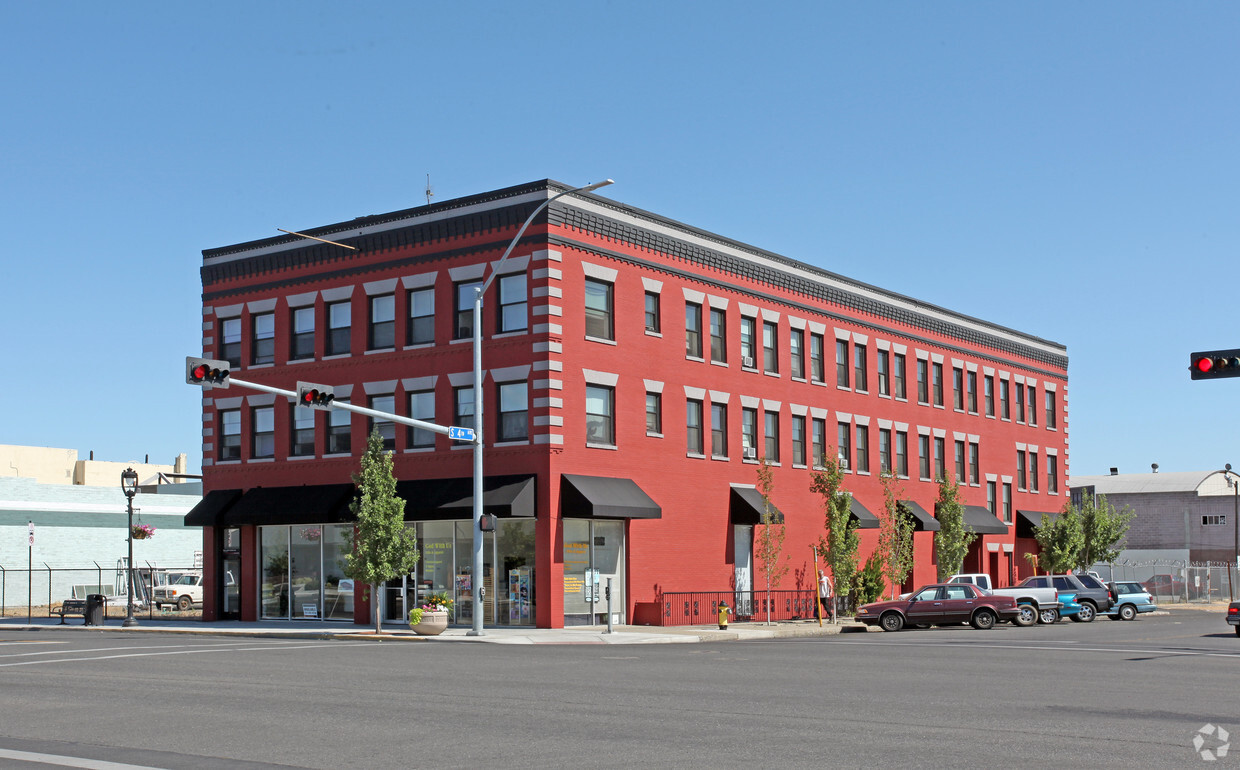 Primary Photo - Savoy Apartments