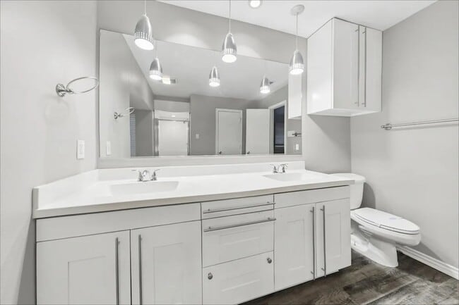 Building Photo - 4510 Lone Oak Dr
