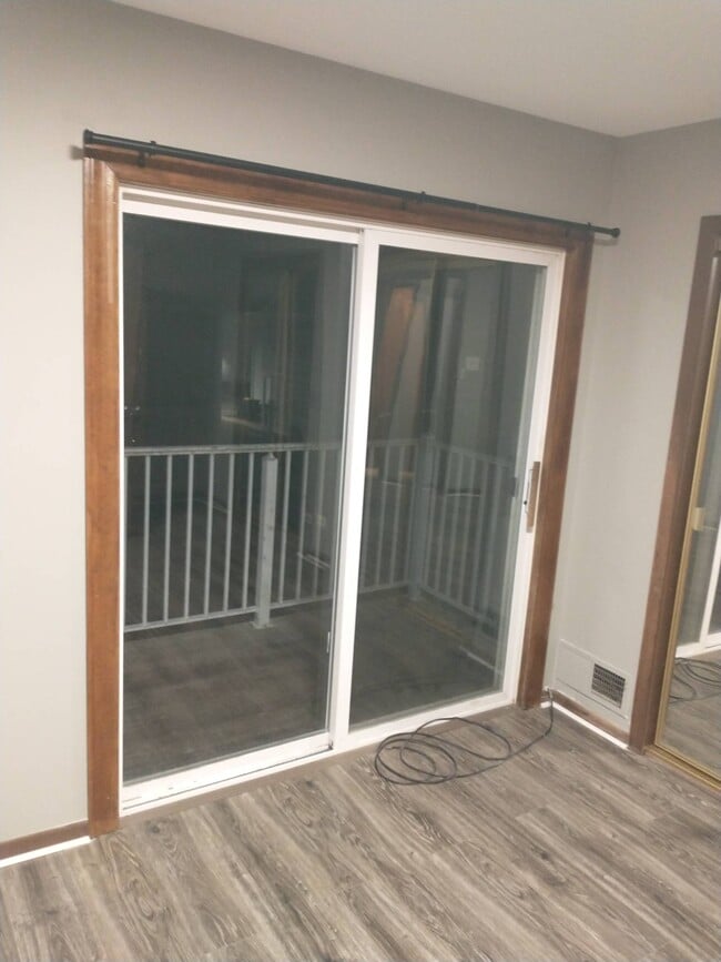 Foto del edificio - 485 Meadow Green Ln