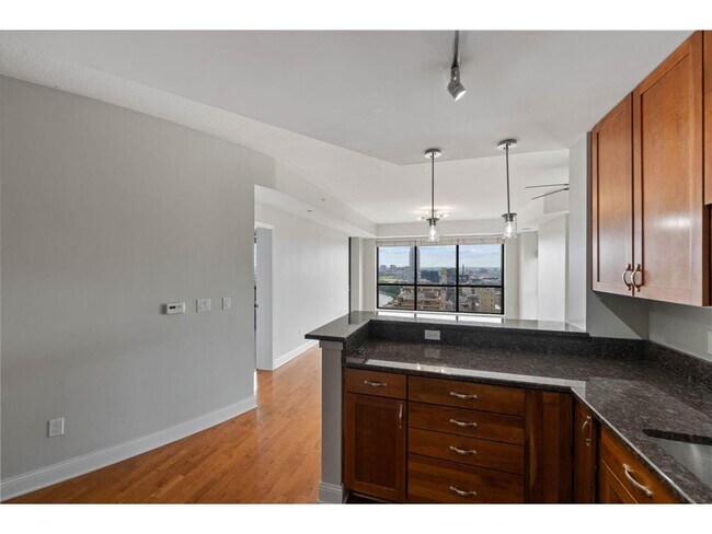 Foto del edificio - 100 3rd Ave S