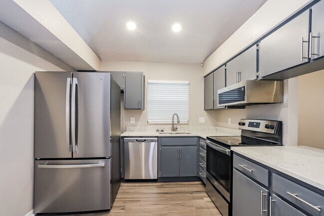 Foto del edificio - 12832 Dunhill Dr