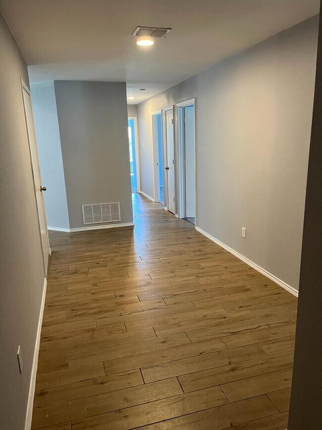 Foto del edificio - 4 Bedroom 2 Bathroom home (Contact 817-681-5290)