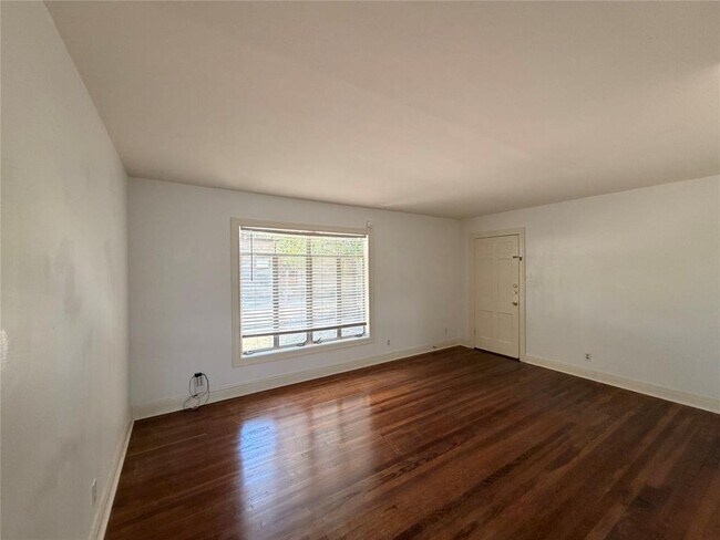 Foto del edificio - 2511 Enfield Rd