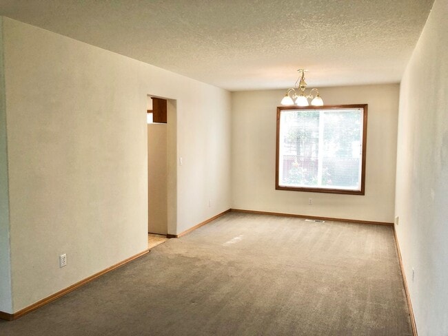 Foto del edificio - Spacious 4-Bedroom House in North Newberg near park and schools