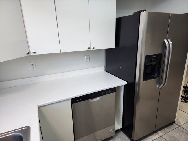 Cocina 3 - 3001 S Pines Dr