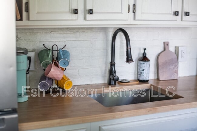 Building Photo - 419 W Orange St