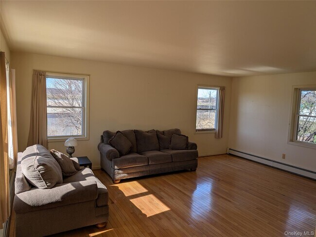 Foto del edificio - 21 Maloney Ln