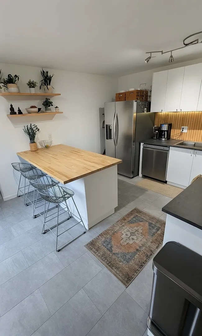 Building Photo - 3370 Downey Ave