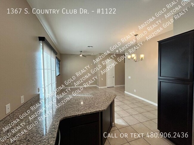 Building Photo - 1367 S Country Club Dr