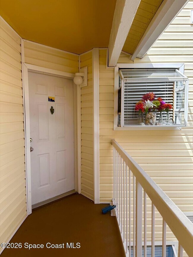 Building Photo - 1999 Island Club Dr