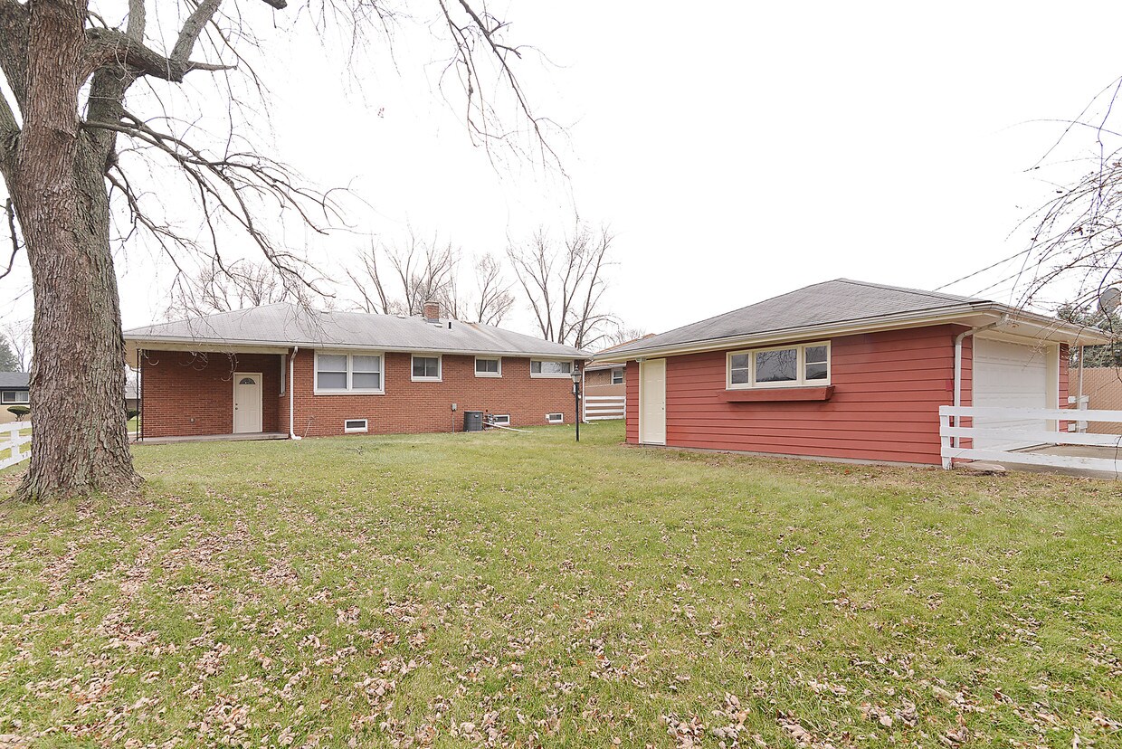Primary Photo - 248 W 53rd Pl