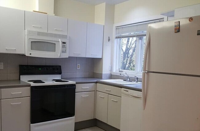 Foto del edificio - 121 Longwood Ave