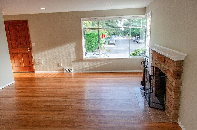 Building Photo - 3001 NW 85th St