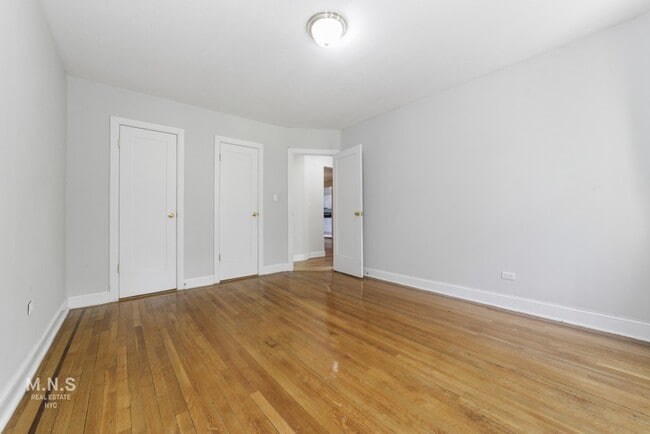 Foto del edificio - 86-02 Park Ln S