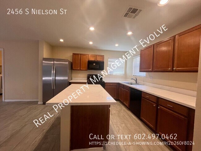 Foto del edificio - 2456 S Nielson St