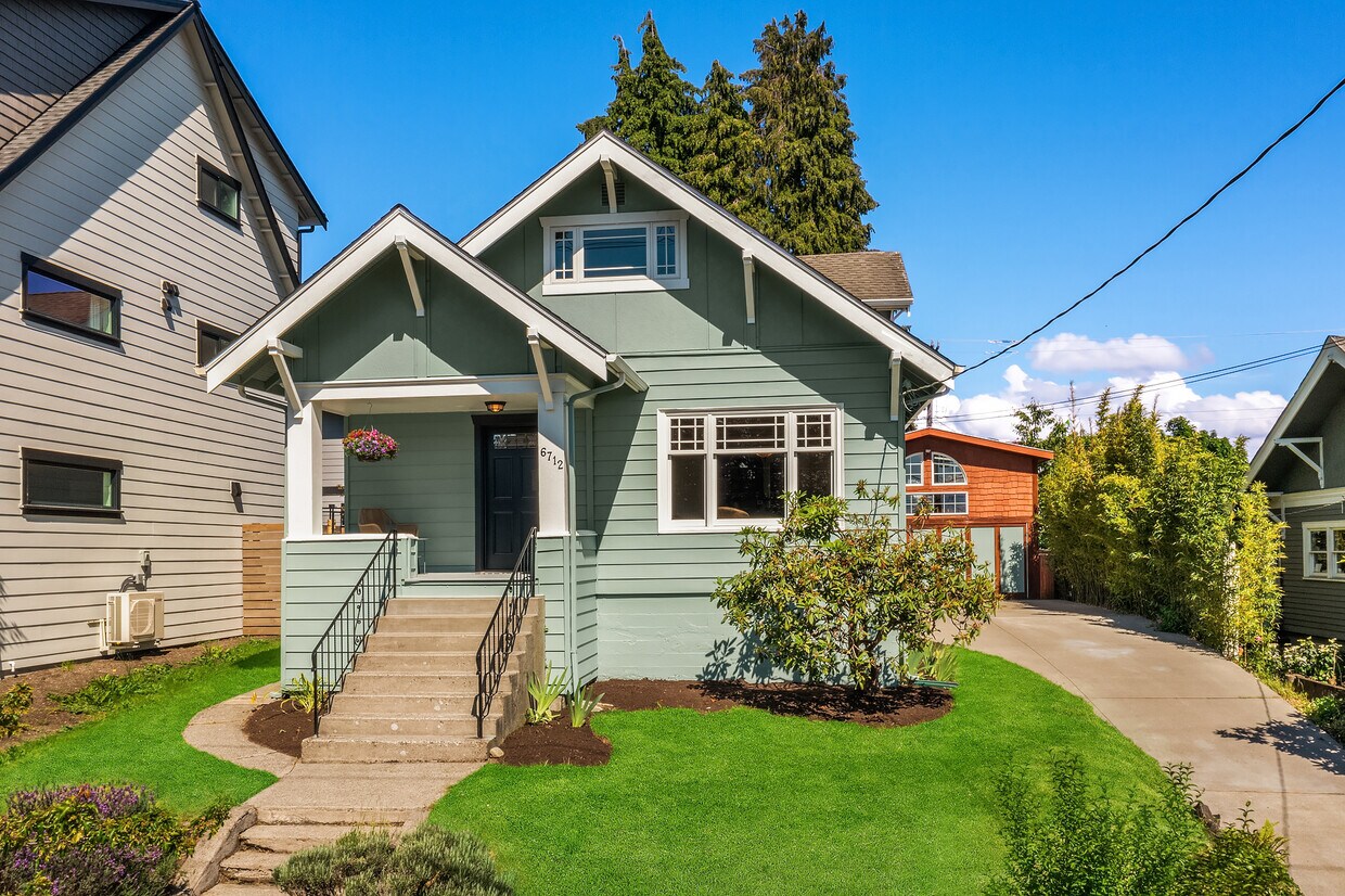 Charming 1914 Ballard Home - 6712 16th Ave NW