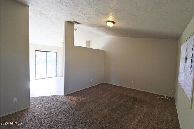 Foto del edificio - 4661 E Camino St
