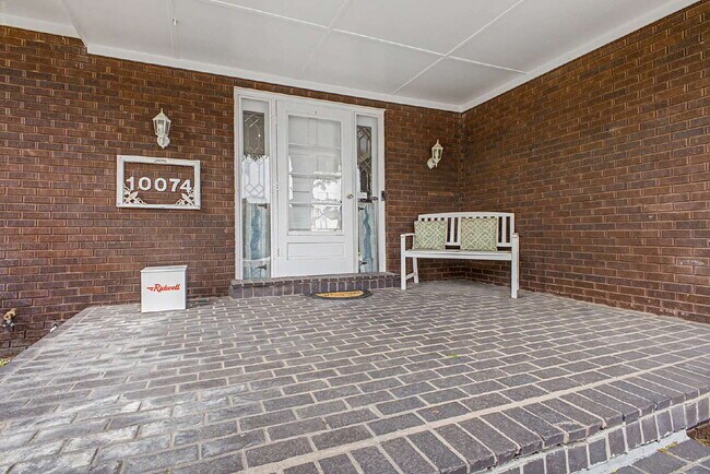 Foto del edificio - "Spacious 4-Bedroom Oasis with 4 Full Baths in Prime Englewood Location – 3306 Sq. Ft. of Comfort...