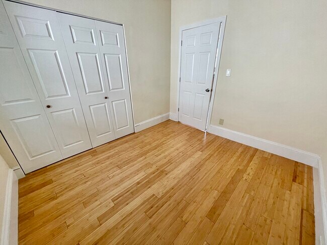 Building Photo - 46 Chestnut Ave