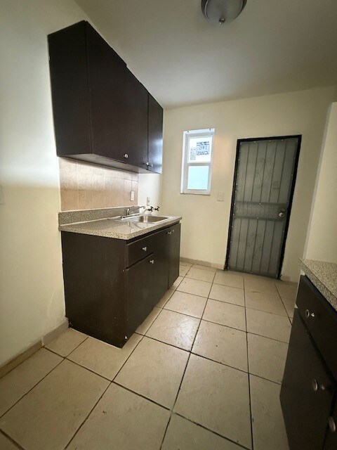 Foto del edificio - 14620 Monroe St