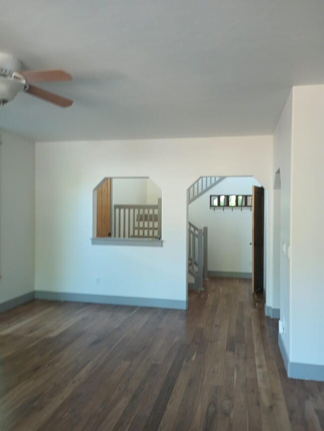 Building Photo - 720 S River St