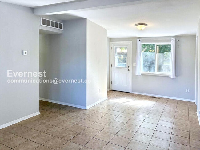 Foto del edificio - 621 W Prospect Rd