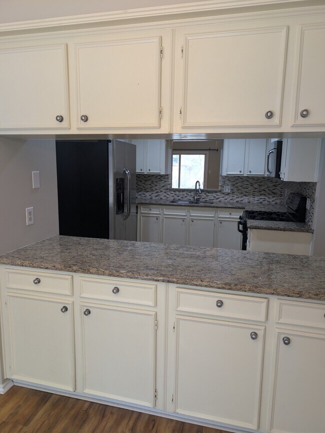 Foto del edificio - 3BR SFR w/ Garage & In-Unit Laundry in The Woodlands