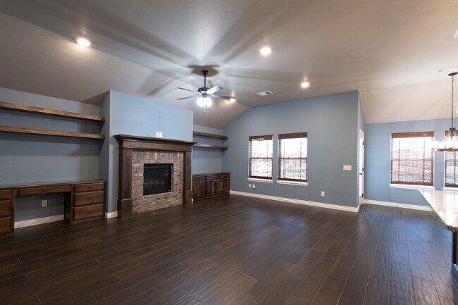 Building Photo - 2324 Roca Dr